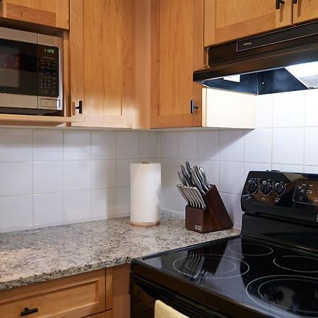 Apartmán Mtn View Escape With King Size Bed With Outdoor Pool - Banff Pass Included! Canmore Exteriér fotografie