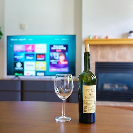 Apartmán Mtn View Escape With King Size Bed With Outdoor Pool - Banff Pass Included! Canmore Exteriér fotografie