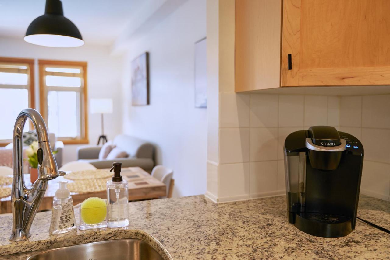 Apartmán Mtn View Escape With King Size Bed With Outdoor Pool - Banff Pass Included! Canmore Exteriér fotografie