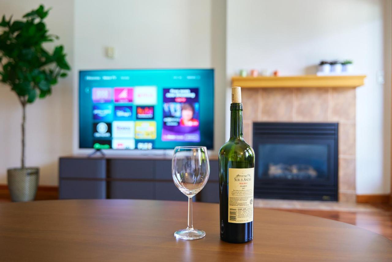 Apartmán Mtn View Escape With King Size Bed With Outdoor Pool - Banff Pass Included! Canmore Exteriér fotografie