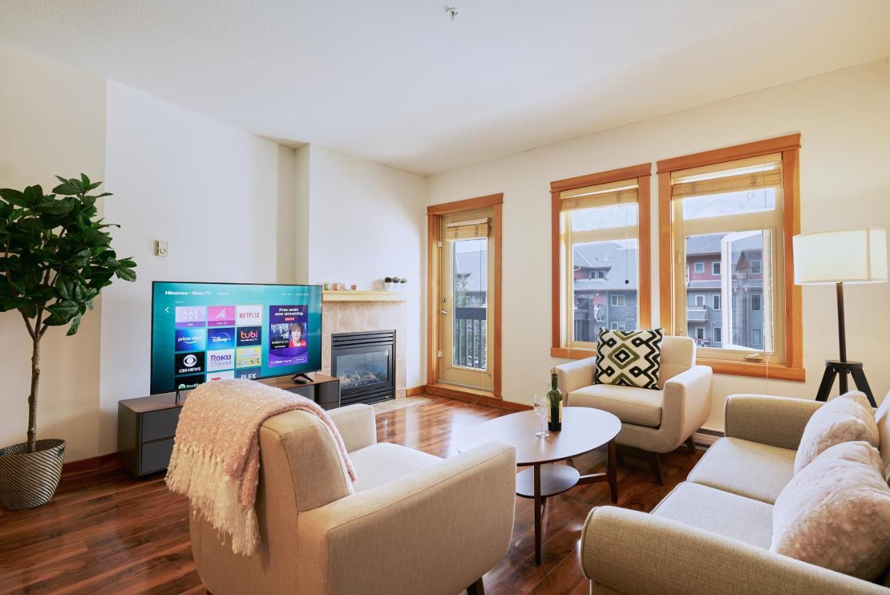 Apartmán Mtn View Escape With King Size Bed With Outdoor Pool - Banff Pass Included! Canmore Exteriér fotografie