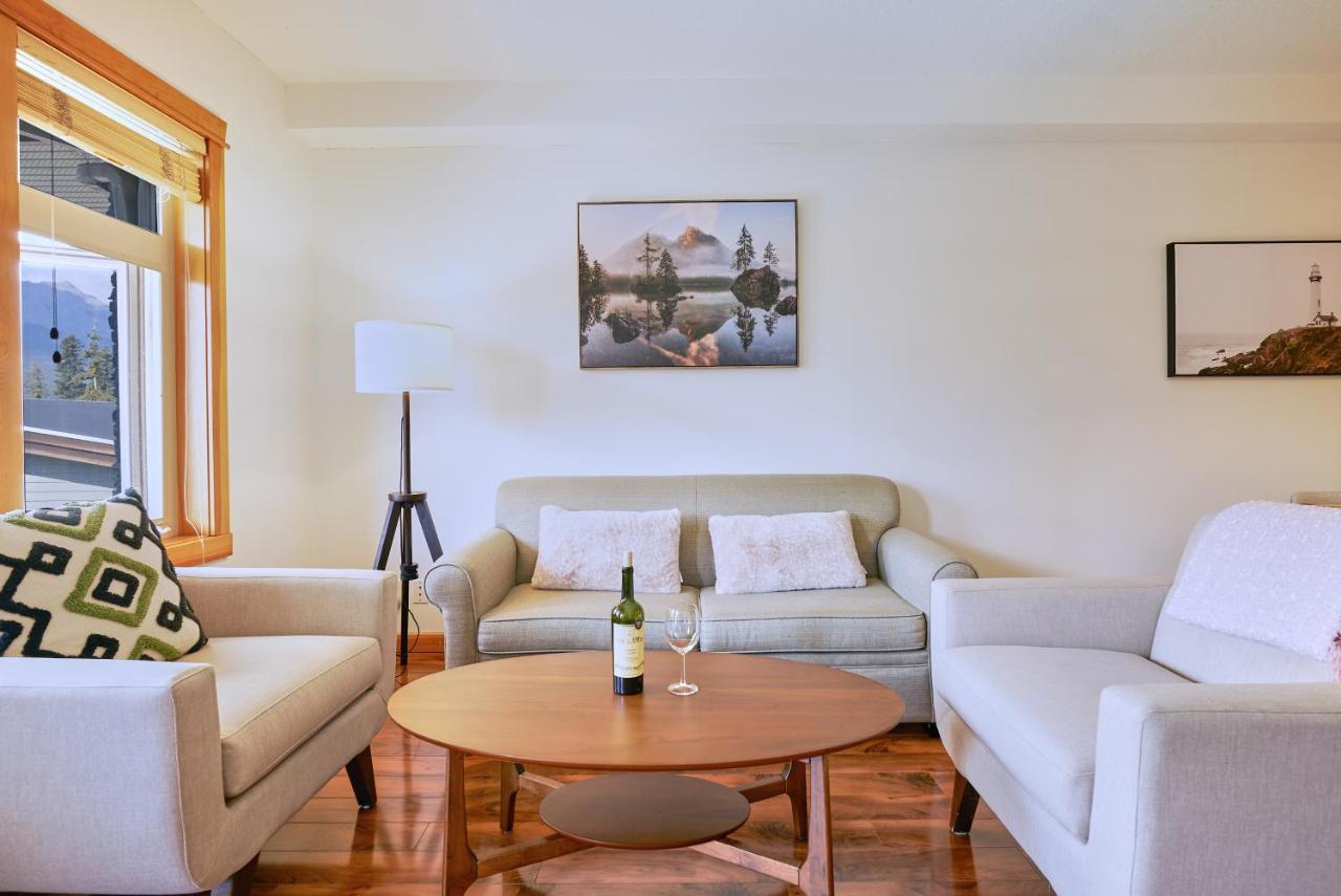 Apartmán Mtn View Escape With King Size Bed With Outdoor Pool - Banff Pass Included! Canmore Exteriér fotografie