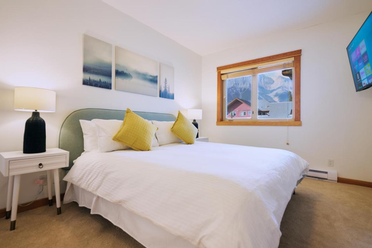 Apartmán Mtn View Escape With King Size Bed With Outdoor Pool - Banff Pass Included! Canmore Exteriér fotografie