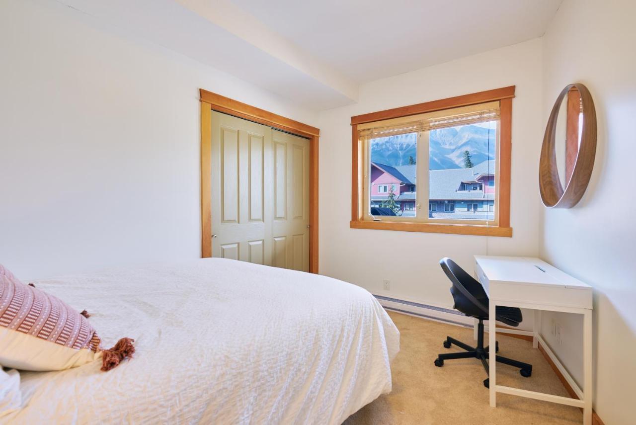 Apartmán Mtn View Escape With King Size Bed With Outdoor Pool - Banff Pass Included! Canmore Exteriér fotografie