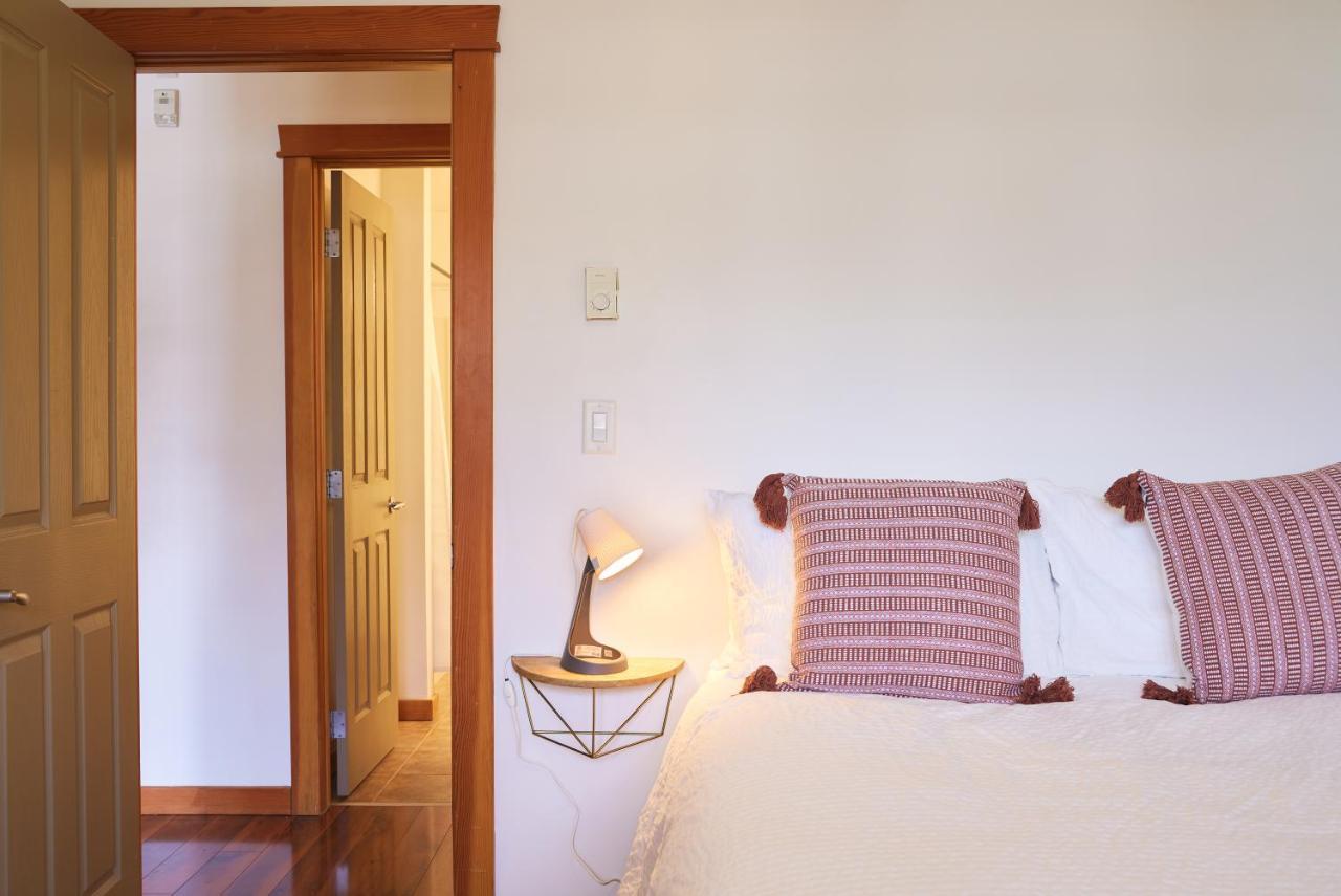 Apartmán Mtn View Escape With King Size Bed With Outdoor Pool - Banff Pass Included! Canmore Exteriér fotografie