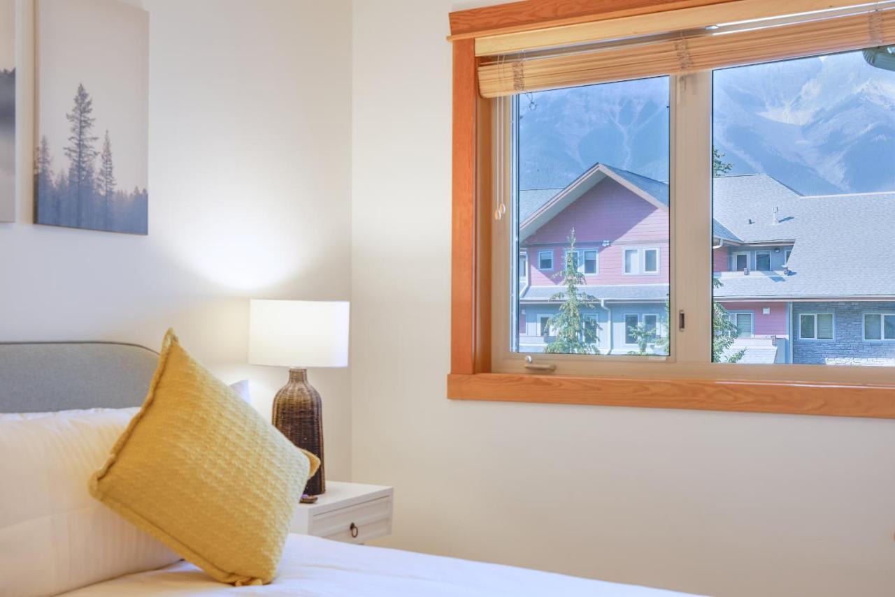 Apartmán Mtn View Escape With King Size Bed With Outdoor Pool - Banff Pass Included! Canmore Exteriér fotografie