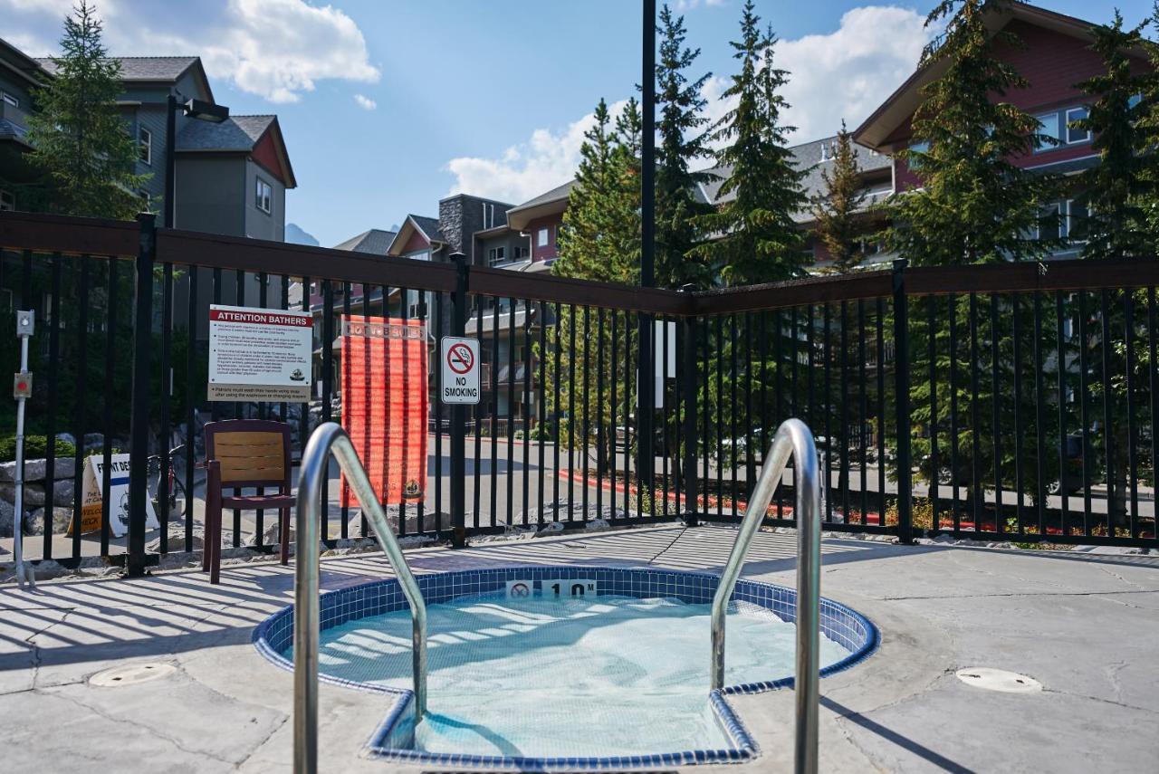 Apartmán Mtn View Escape With King Size Bed With Outdoor Pool - Banff Pass Included! Canmore Exteriér fotografie