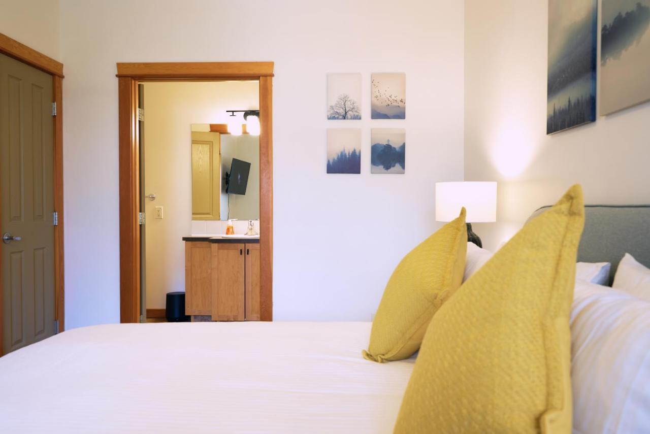 Apartmán Mtn View Escape With King Size Bed With Outdoor Pool - Banff Pass Included! Canmore Exteriér fotografie